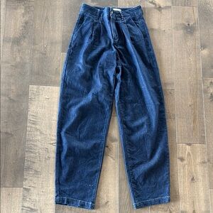 NWOT Paige barrel- legged Jeans size 25